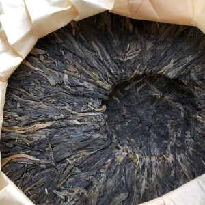 Расчесанный Шен пуэр Da Xue Shan Да Сюэ Шань 2014 года блин 400 г. Photo 3